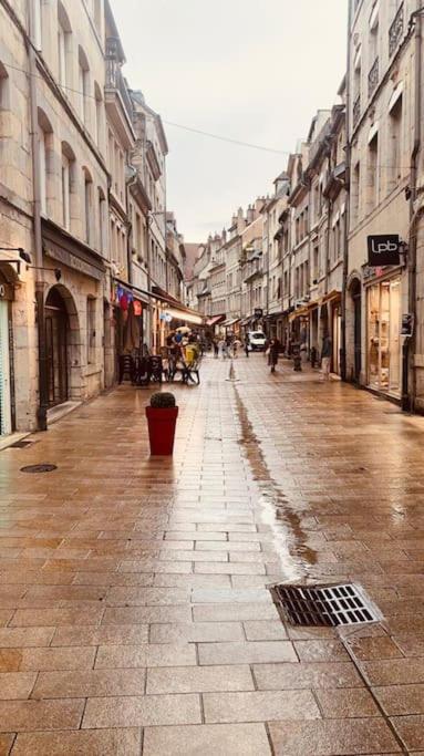 Studio Renove Avec Patio, Coeur Du Centre Ville Besançon Extérieur photo