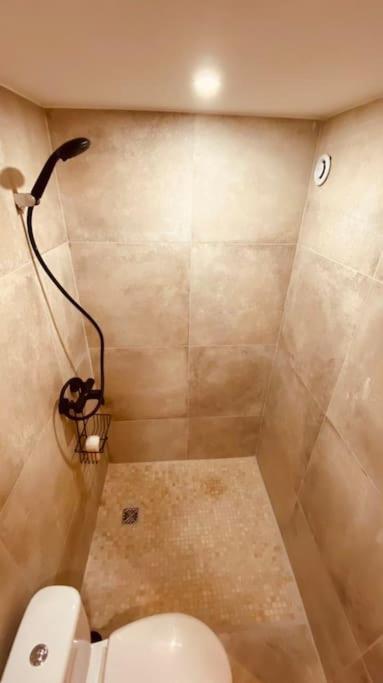 Studio Renove Avec Patio, Coeur Du Centre Ville Besançon Extérieur photo